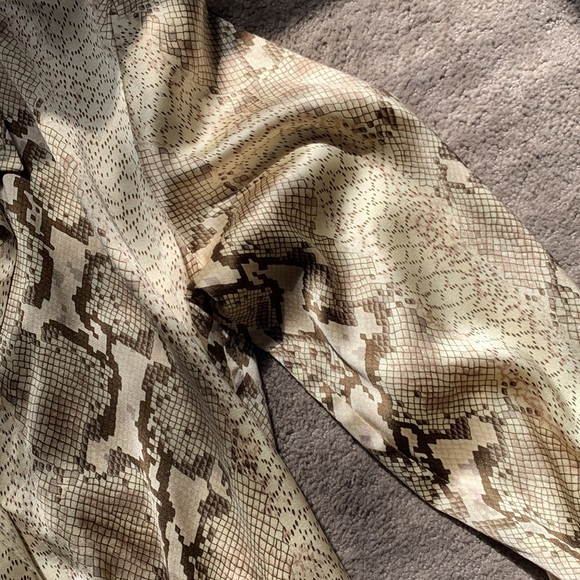 Theory Petite Silk Python Button down - Picture 3 of 11